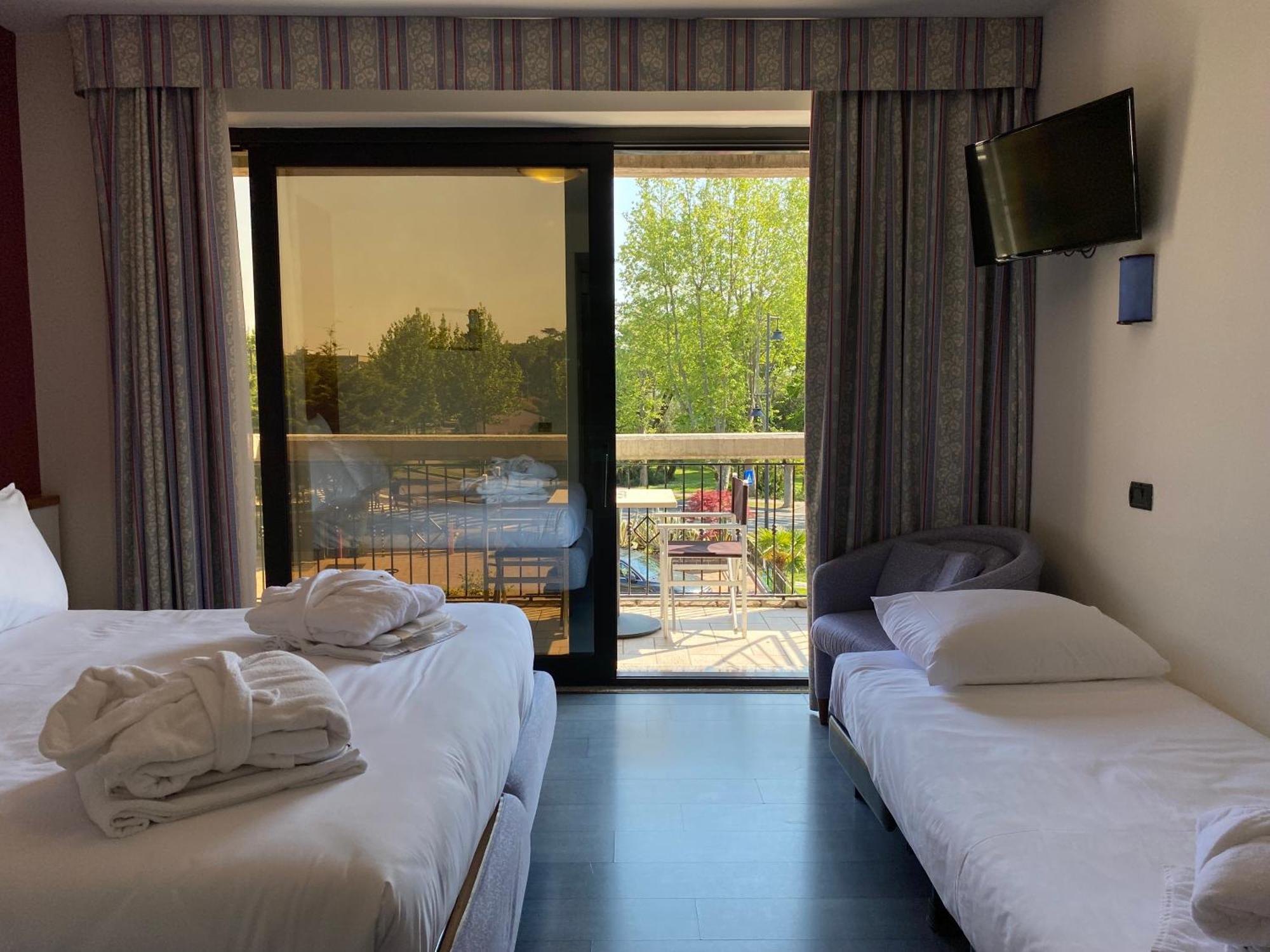 Alevic Hotel Sirmione Exterior photo